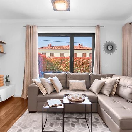 Luxury New Apartment With Private Garden Near The Beach! Poreč Eksteriør billede