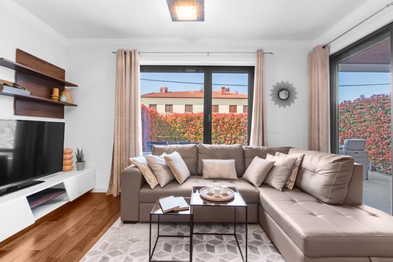 Luxury New Apartment With Private Garden Near The Beach! Poreč Eksteriør billede