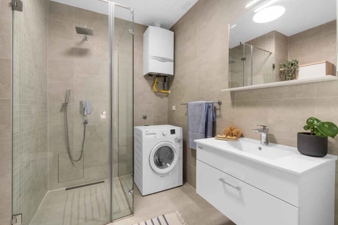 Luxury New Apartment With Private Garden Near The Beach! Poreč Eksteriør billede