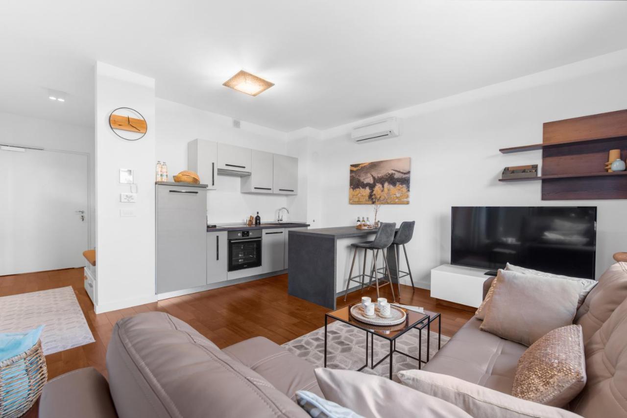 Luxury New Apartment With Private Garden Near The Beach! Poreč Eksteriør billede
