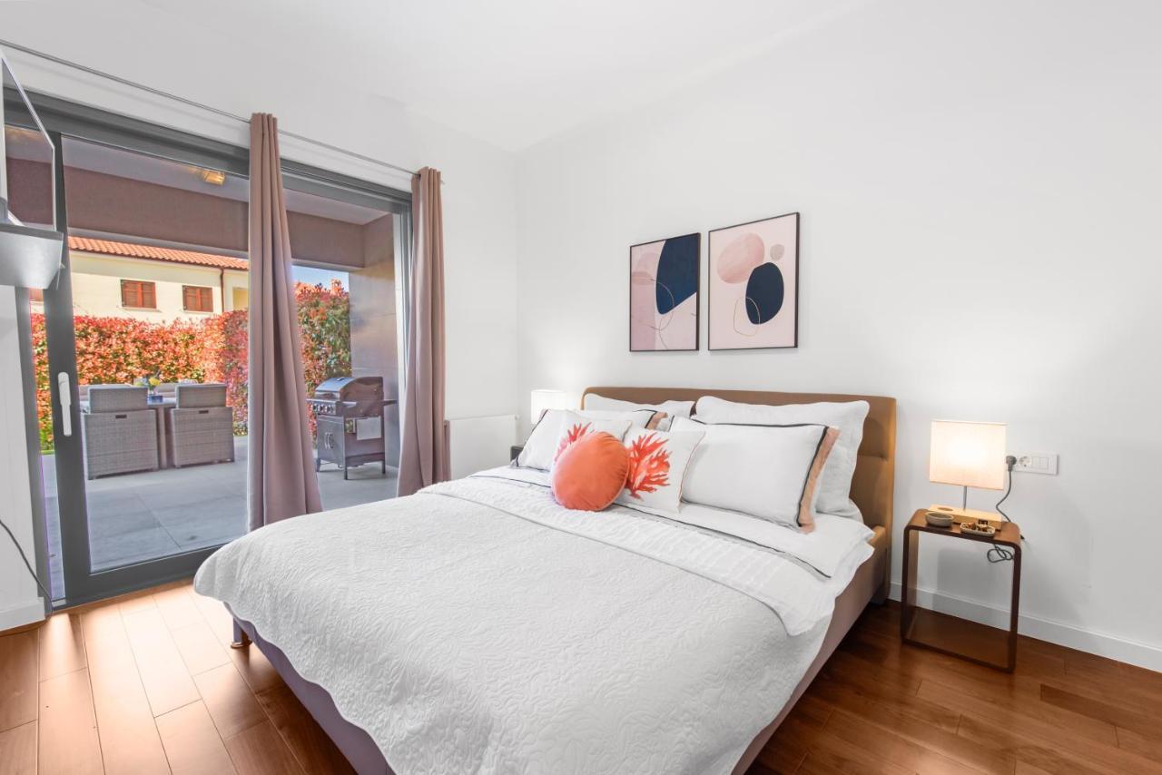 Luxury New Apartment With Private Garden Near The Beach! Poreč Eksteriør billede