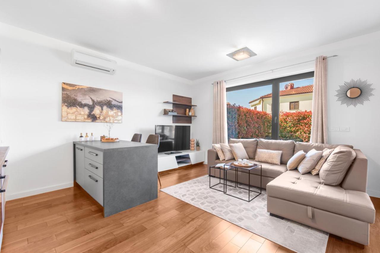 Luxury New Apartment With Private Garden Near The Beach! Poreč Eksteriør billede