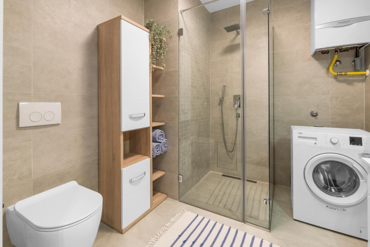 Luxury New Apartment With Private Garden Near The Beach! Poreč Eksteriør billede