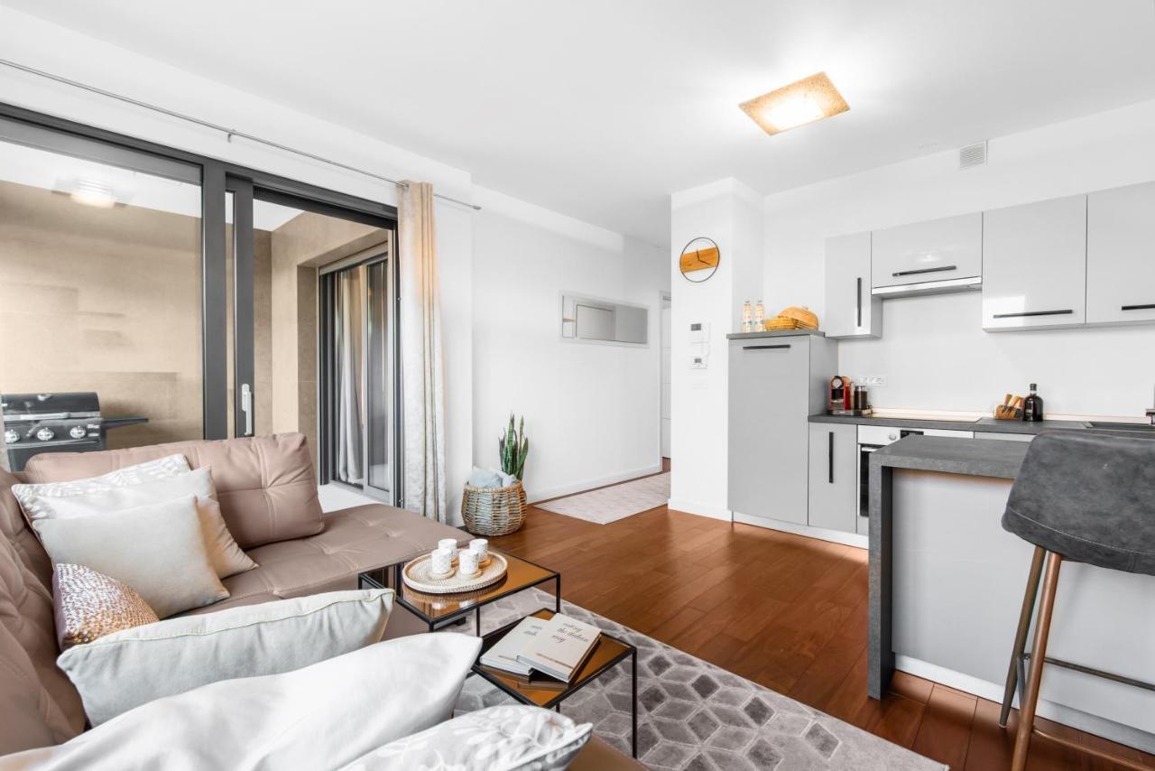 Luxury New Apartment With Private Garden Near The Beach! Poreč Eksteriør billede
